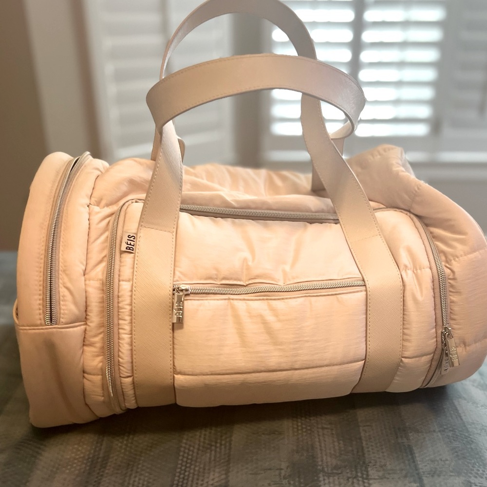 NEW Beis Puffer Duffle Beige. Ultra rare!
